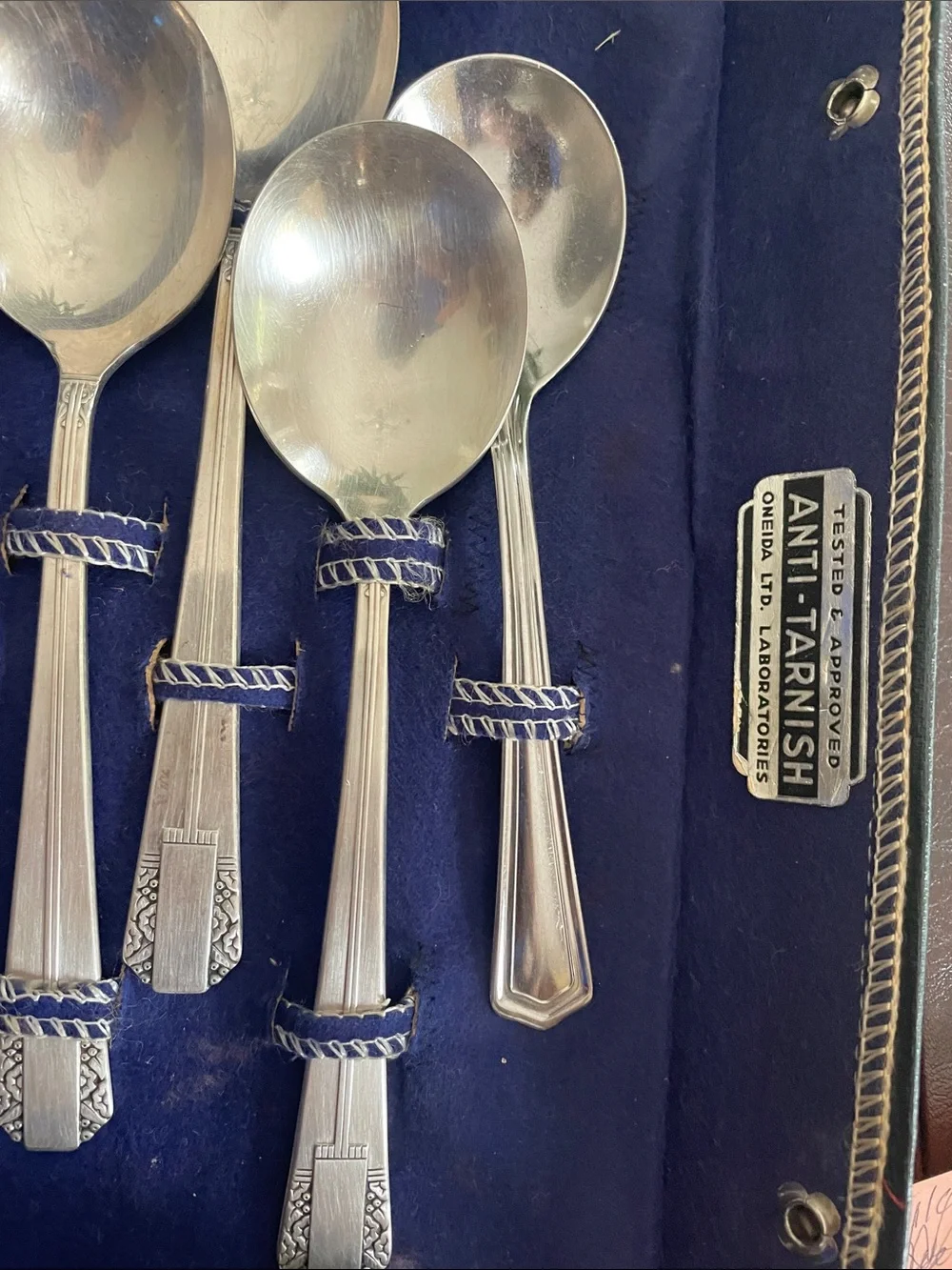 Vintage WM A Rogers AA Heavy AA Oneida LTD Silver 26 pc Flatware Set